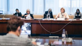 EU-Ratsvorsitzende BMin Julia Klöckner verhandelt in Brüssel (Bild: BMEL/ Photothek - Heinl)