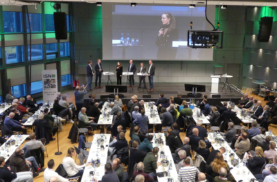 Volles Haus: Ca. 300 ISN-Mitglieder und Gäste folgten einer spannenden Podiumsdiskussion © ISN